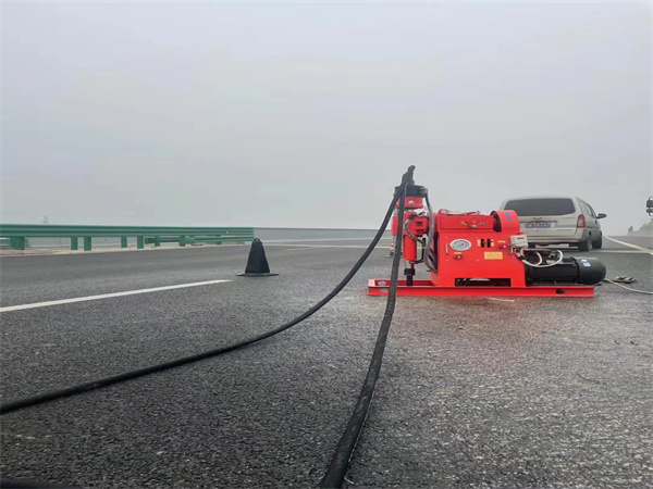 阿尔山马路路基路面开裂下沉注浆加固灌浆