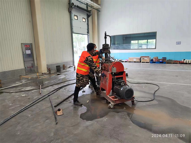 阿尔山厂房地面下沉塌陷注浆加固施工